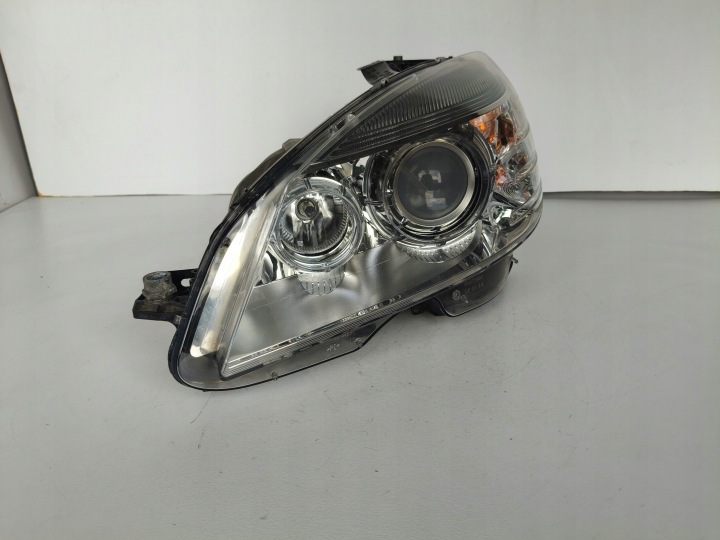 Licht links REFLEKTOR MERCEDES C-KLASA W204 07-10 XENON