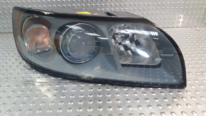 Feux phare Avant Droit XENON VOLVO V50 04- 30678917