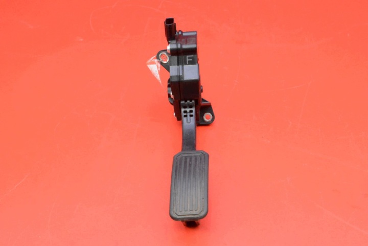 potentiometer accelerator pedal 78110-42011 TOYOTA RAV4 3 III 2.2 D-4D 150KM 2-LIFT