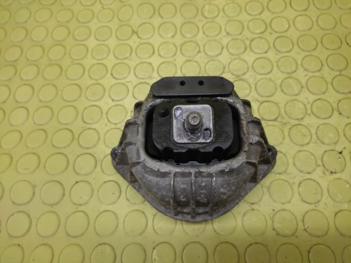 BMW 1 E87 2.0 D engine mount left front 13981112