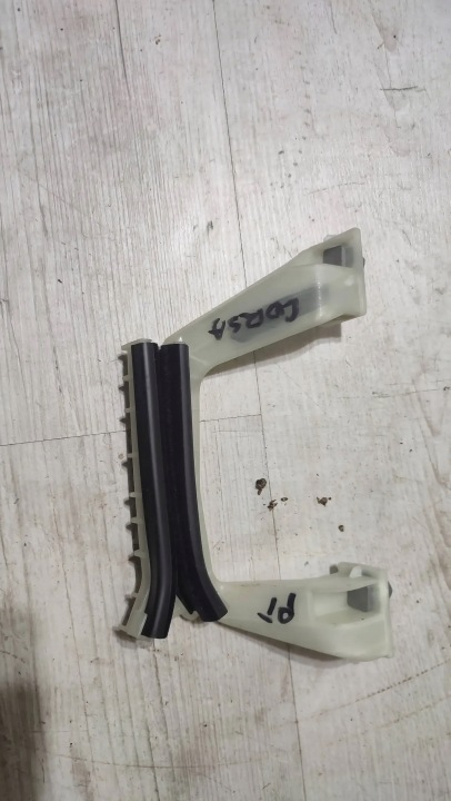 Opel Corsa F 1.2 22r. heck Seite rechts stoßstangenhalterung Fenster Tür