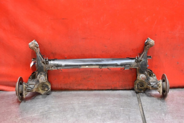 Pont arrière Arrière Arrière Renfort pare choc PEUGEOT 2008 1 et 1.4 HDI 68 KM 13-17