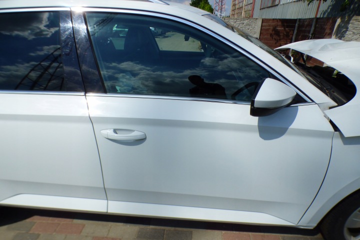 Portière Droit Avant st.BDB ORYG.LAKIER LF9E SKODA SUPERB III