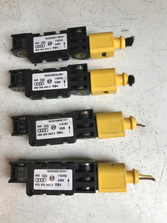 Crashsensor Drucksensor VW AUDI 4B0959643E