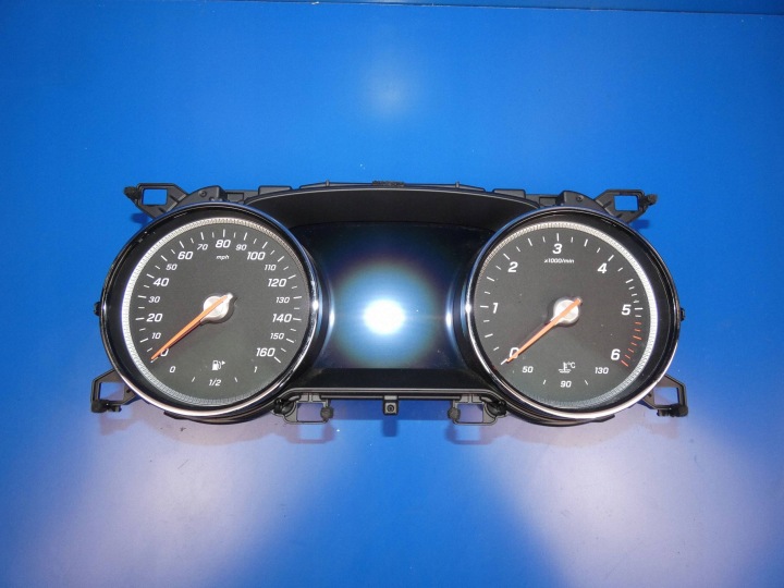 MERCEDES E KLASA W213 quadro strumenti TACHIMETRO contagiri OROLOGIO PREDKOSCIOMIERZ - WERSJA ANGIELSKA