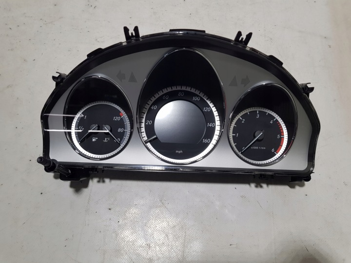 Instruments tachymètre compte tours Horloge montre tableau bord MERCEDES W204 2.2 CDI 2049002705 UK