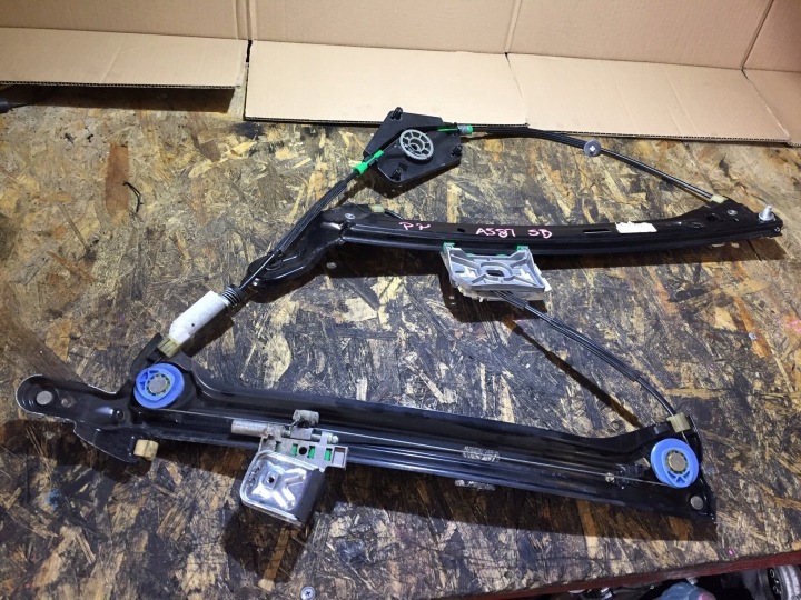 A5 8T 5D mechanism windows right front 8T8837462
