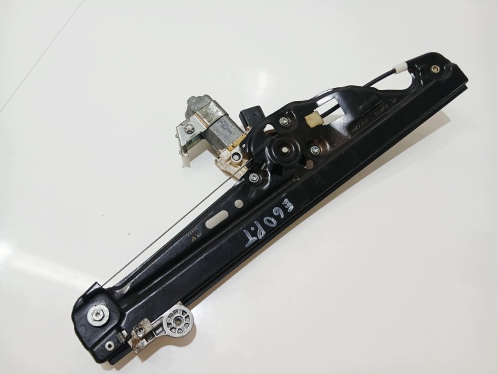 fensterhebermotor rechts heck BMW E60 E61 7034388