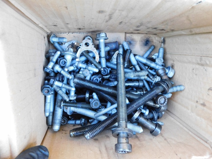 VW Crafter 2.0 screw screws running board srub of the engine OEM original