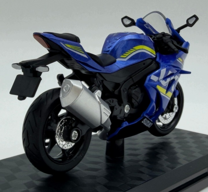 Huayi 1/18 m18-3b suzuki gsx1000r синій — фото 4
