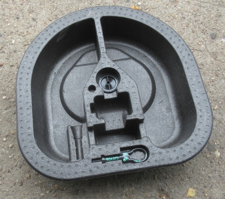 FORD FOCUS MK3 FL 17R KOMBI polystirene boot floor well BM5117009BC