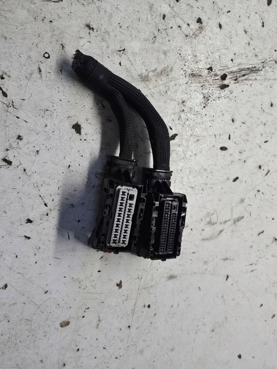 OPEL MERIVA B LIFT Spina WTYCZKI KOMPUTERA 1.4 TURBO WERSJA per 2 WTYCZKI