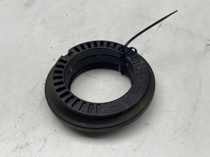 LOZYSKO des Stoßdämpfers vorne VW SKODA Audi Q3 F3 5Q0412249E