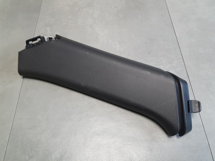 Audi SQ6 e-tron couverture montant C gauche 85H867287