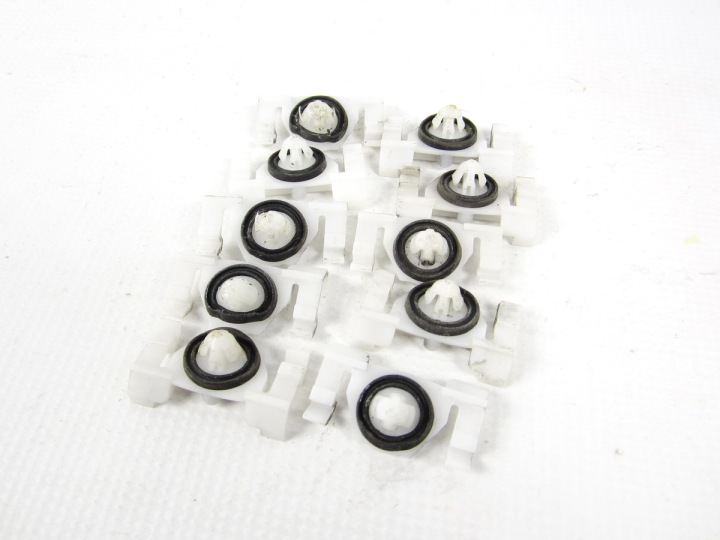Spinki holder caps of the threshold progowej 10szt. Mercedes W221
