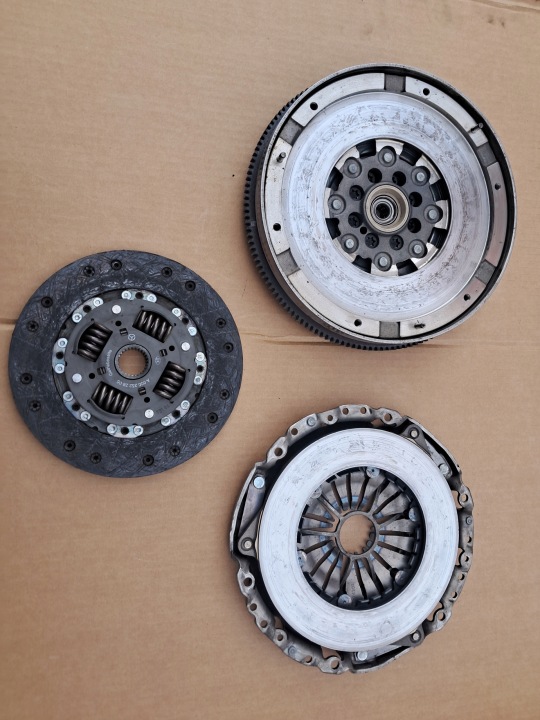 frizione Volano MERCEDES W203 W2112,0 CDI A0002522805