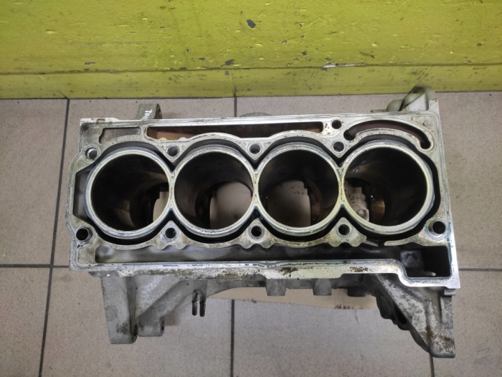 VW TOURAN 1.6 FSI BLOK of the engine BAG