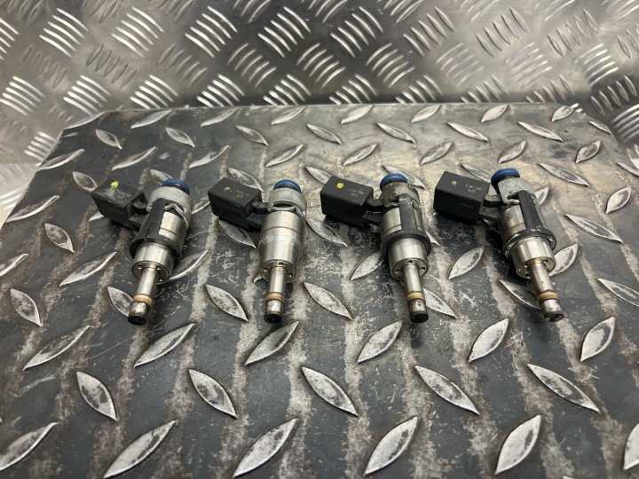 Injecteurs Injecteurs KOMPLET SEAT EXEO 06F906036A
