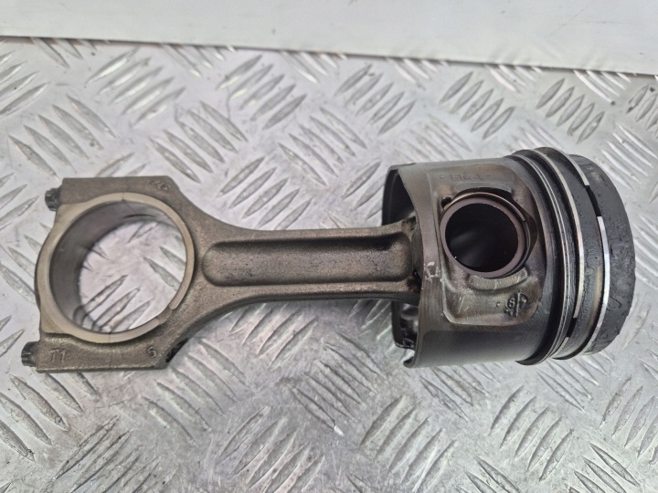 dugattyú hajtókar BMW 5 E60 E61 520d 0840BB N47D20A