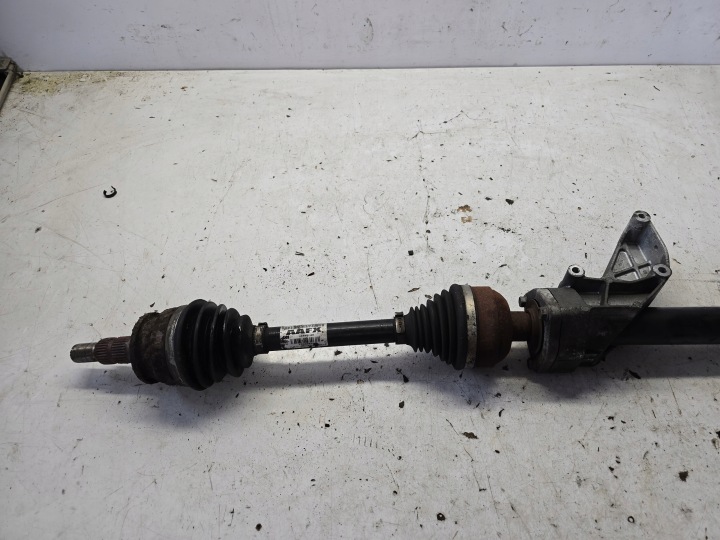 OPEL ASTRA J LIFT poluosovina desna 13335143 AAFX 1.6CDTI M32