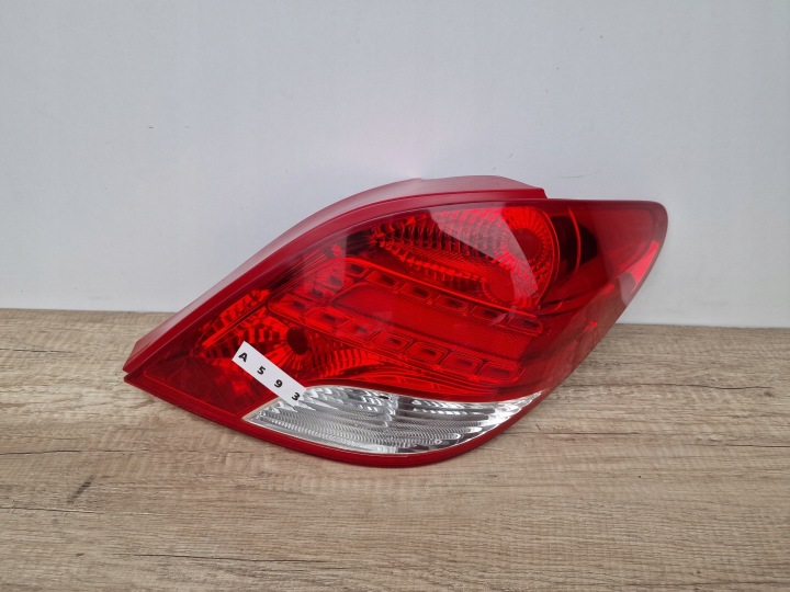 PEUGEOT 207 LIFT HATCHBACK RECHTS LICHT HECK Z LEDEM