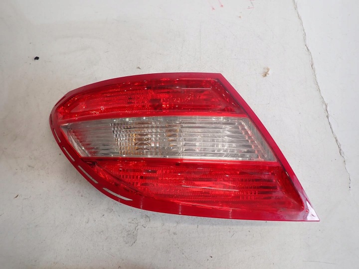 Licht heck hinten links MERCEDES C-KLASA W204 2007-2011 Sedan A2048200164