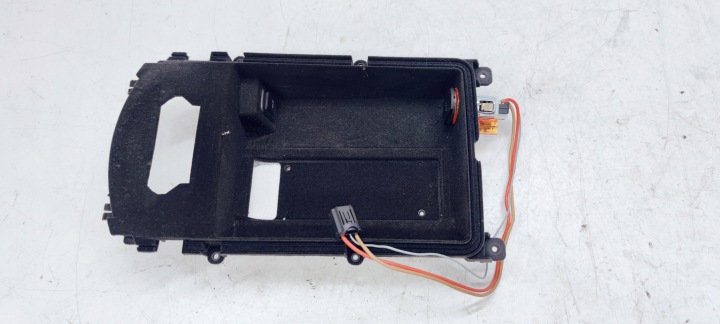 SKRINKA SPOLUJAZDCA PLATO TUNELU AUDI A6 C7 4G0864981J