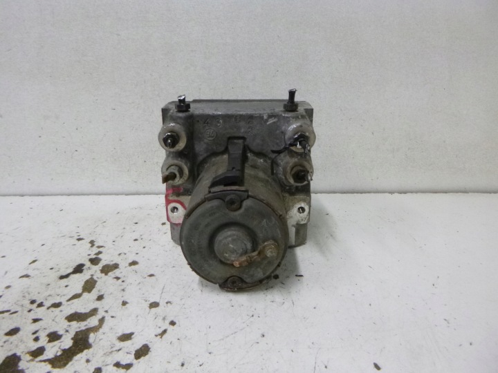 Pumpe ABS Audi A4 B5 1.6 1.8 8D0614111 BOSCH 1994-2001