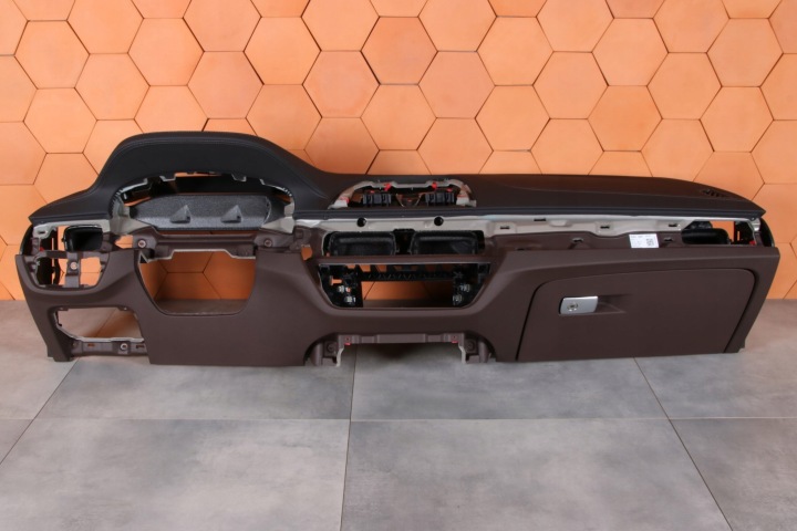BMW G30 G31 LCI original palubna doska konzola SENSATEC MOKKA HEAD UP
