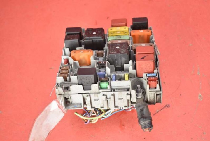 Kasten der Sicherungen 13687865 FIAT GRANDE PUNTO 1.4 16V 95 KM 05-10