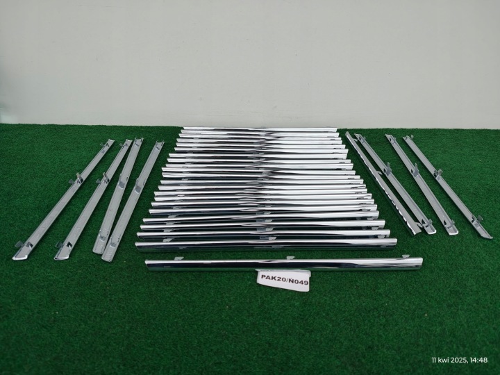 CHROM grille of a bumper MERCEDES C-KLASA W204 99728300 PAK20/N049