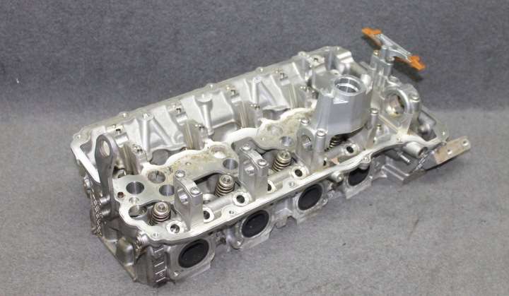 BMW F90 F91 F92 F93 M5 M8 S63B44B - head. 5-8 left 7852462