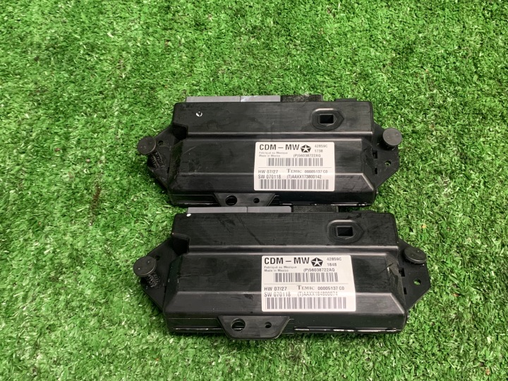 CHRYSLER 300C upravljačka kompjuter računalo vrata prednji dio P56038722AQ
