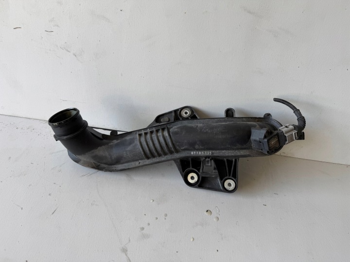 AUDI A4 B8 A5 tubo tubo flessibile radiatore intercooler 8K0145673AE