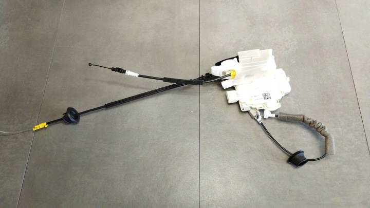 Audi A7 4G 2016 lock door right rear part 4G8839016