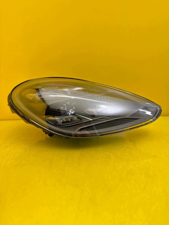 light right Porsche Panamera 973941036 Matrix GTS