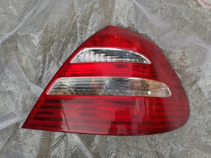 MERCEDES W211 Sedan ELEGANCE Licht hinten heck links A2118200364