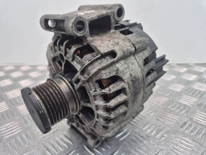 Mercedes C250 CGI W204 alternator A0009067902