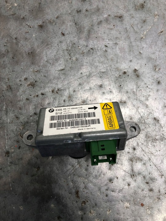 érzékelö SENSOR AIRBAG bal eleje BMW E65 6946105