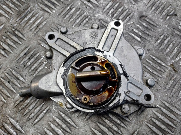 pump VACUM BMW E46 LIFT 318i 7542498 68739010