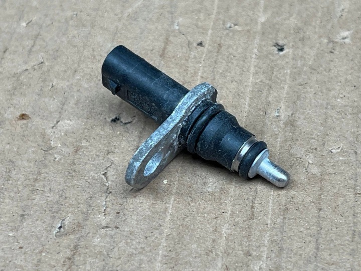 OE VAG sensor temperatur des wassers VW GOLF 2,0 13- 079919525B !J