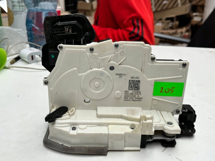 Della serratura PORTA Portiera Destra posteriore AUDI Q8 SUV 4K0839016R !J