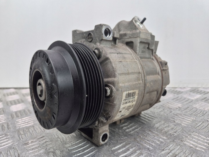 Mercedes C250 CGI S204 compressor of the air conditioning A0022304511