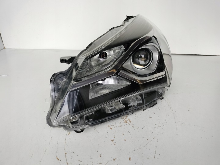 light left REFLEKTOR TOYOTA YARIS III 17- LIFT