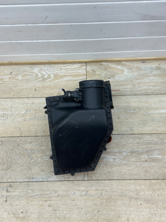 cover of a filter, air BMW 5 6 8 G30 G32 G15 G16 7643301