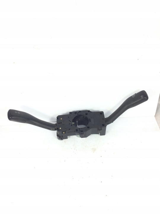 steering wheel levers and controls VW PASSAT (3B2) 1.6 820953513
