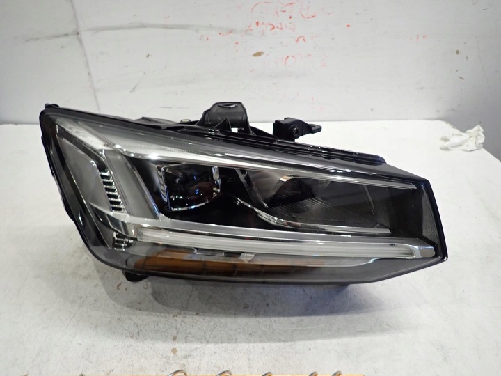 Licht vorne vorne rechts AUDI Q2 2016- FULL LED 81A941034