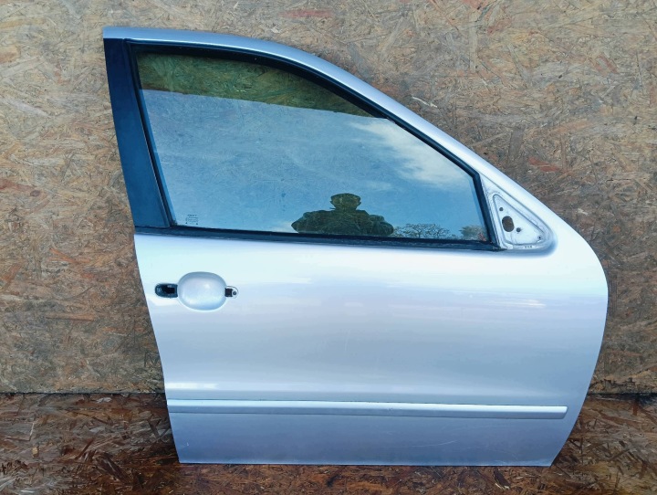 ajtó jobb eleje Seat Leon és 1.8 T L57N