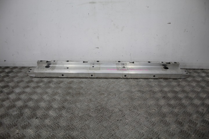 Halter Strebe unter Kühler EVOQUE II 2 L551