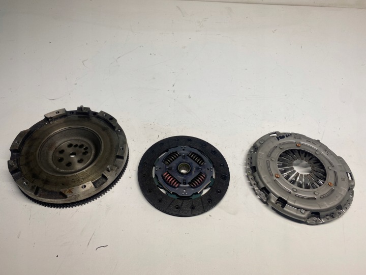 clutch disc pressure plate HYUNDAI I20 III 1.0 T-GDI 20- 26AC0 OE